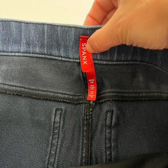 Spanx Pull On Blue Jeans Size Medium - Picture 3 of 8